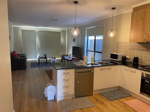 Modern Brand New 4BR Family Home Walkable to Shops