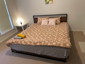 4 habitaciones, escritorio, tabla de planchar con plancha y wifi 