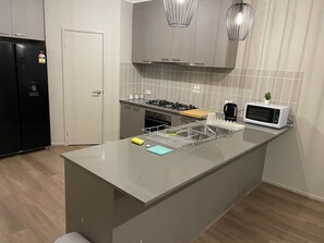 Private kitchen - Modern New 4BR Spacious & Peaceful Family Home (Munno Para)