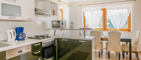 Fridge, microwave, oven, dishwasher