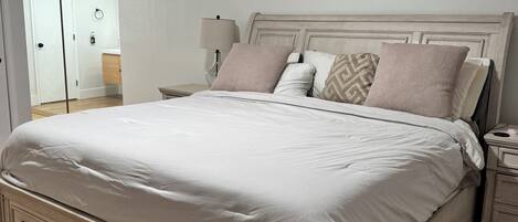 4 habitaciones, tabla de planchar con plancha, wifi y ropa de cama