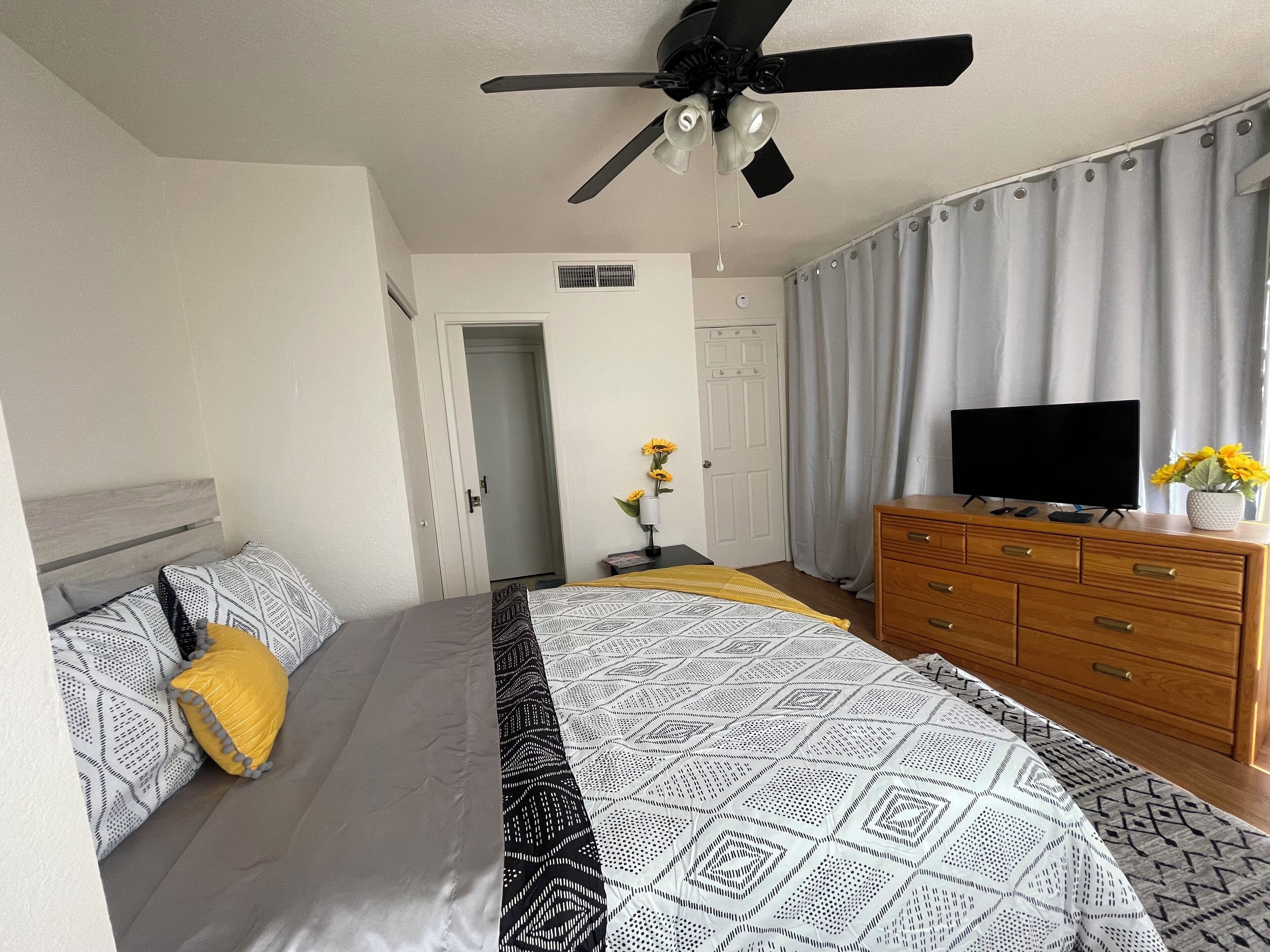 2 bedrooms, iron/ironing board, WiFi, bed sheets