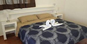 1 habitación y espacio para trabajar con laptop