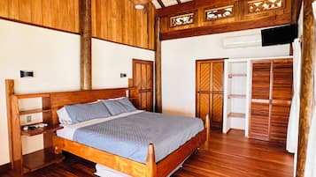 高級寢具、遮光窗簾/窗簾、熨斗/熨衫板、可攜式嬰兒床