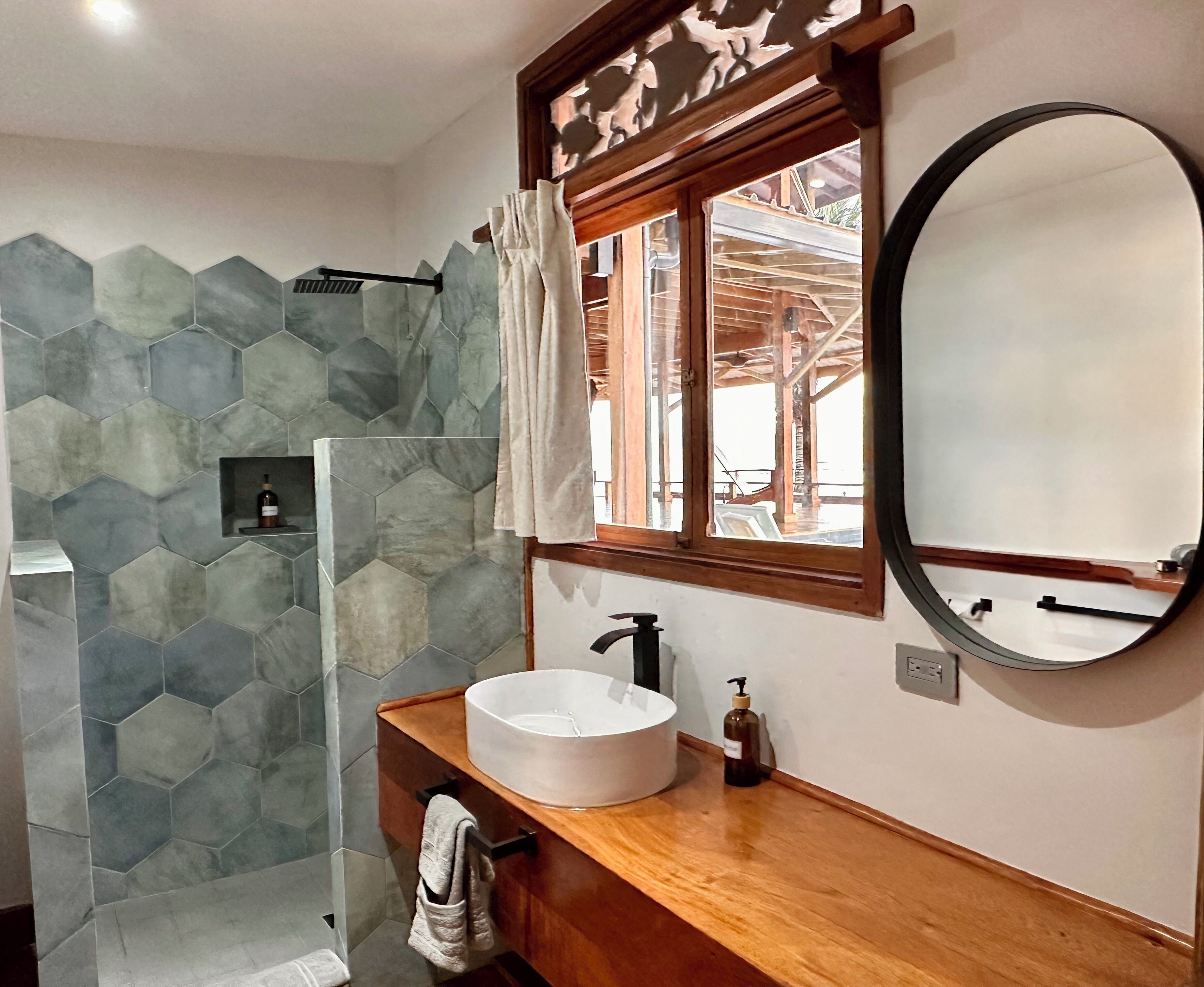 Foto - Bocas Beachfront Lodge Spacious Corner King Suite Ocean View Sand Level