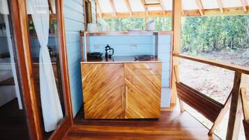 Mini-fridge, microwave, stovetop, dishwasher