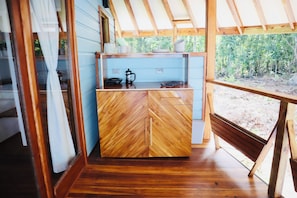 Mini-fridge, microwave, stovetop, dishwasher