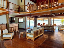 Smart TV de 35 pulgadas con canales digitales, juguetes