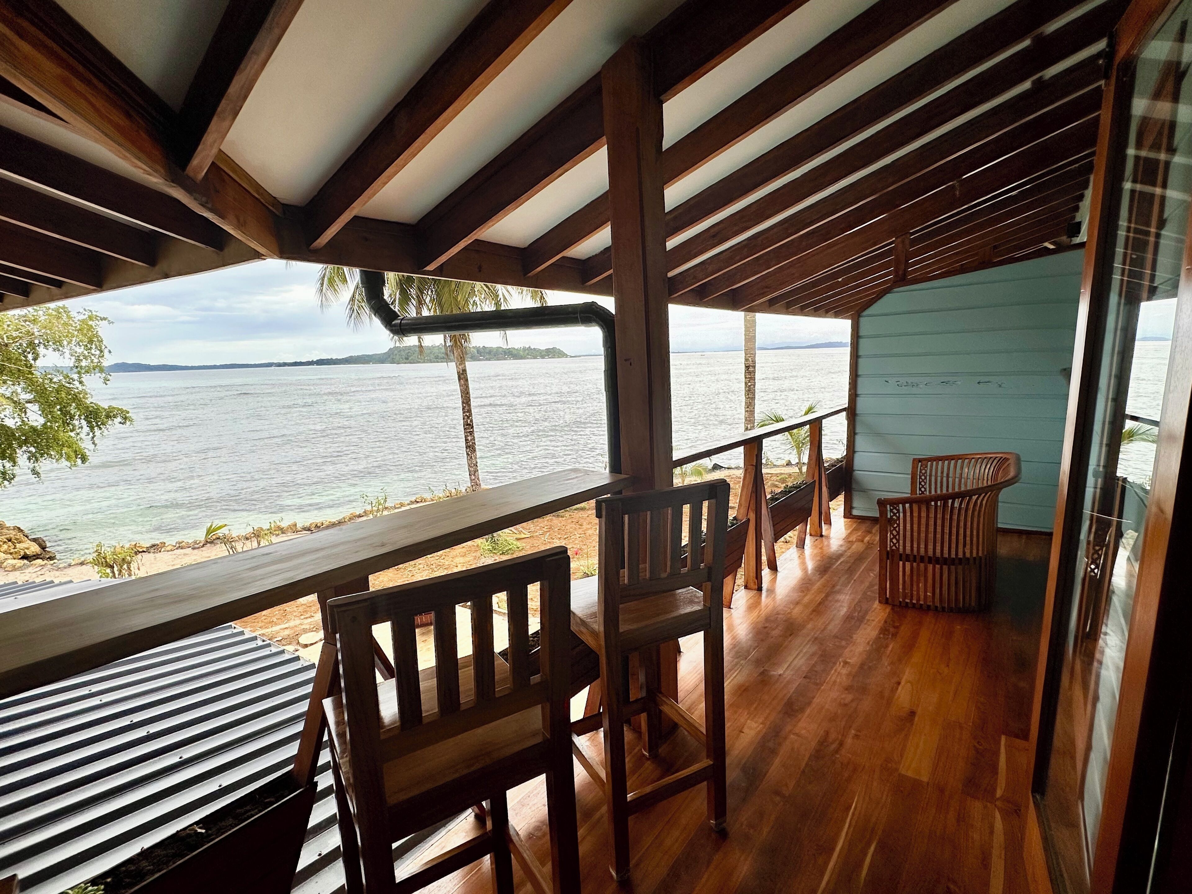 Familie suite, uitzicht op het strand | Luxe beddengoed, verduisterende gordijnen, een strijkplank/strijkijzer