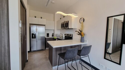 Golden Loft with AC, Pool, 5 min from the Airport!