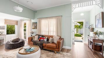 TV, fireplace, stereo