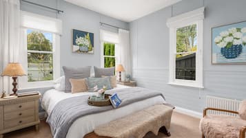 3 bedrooms, desk, iron/ironing board, WiFi