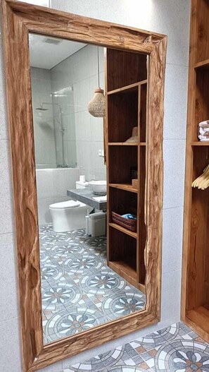Deluxe Double Room | Bathroom | Shower, hair dryer, towels, soap - Santai Suites Nusa Dua Bali (Nusa Dua)