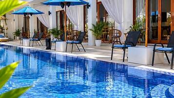 Kolam renang outdoor