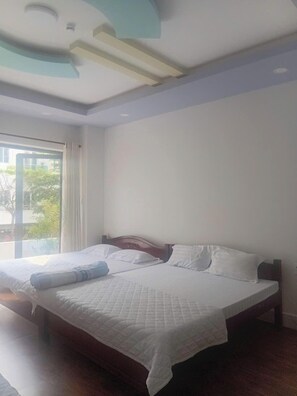 Firemannsrom – deluxe (2nd Floor) | Skrivebord, skrivebord for bærbar PC, blendingsgardiner og lydisolert