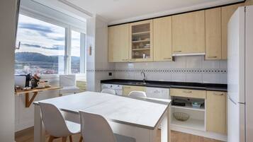 Kühlschrank, Mikrowelle, Geschirrspüler