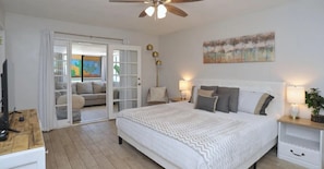 5 soverom, skrivebord, strykejern/-brett og reiseseng for barn