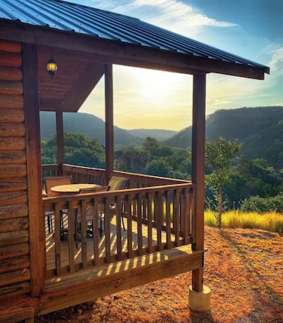 Outdoor dining. The View Cabin King Bed: Texas Hill Country Resort