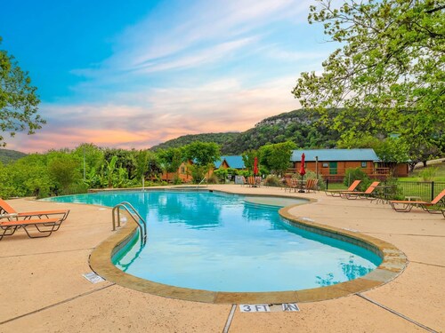 The View Cabin King Bed: Texas Hill Country Resort