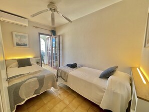 Iron/ironing board, travel cot, free WiFi, bed sheets