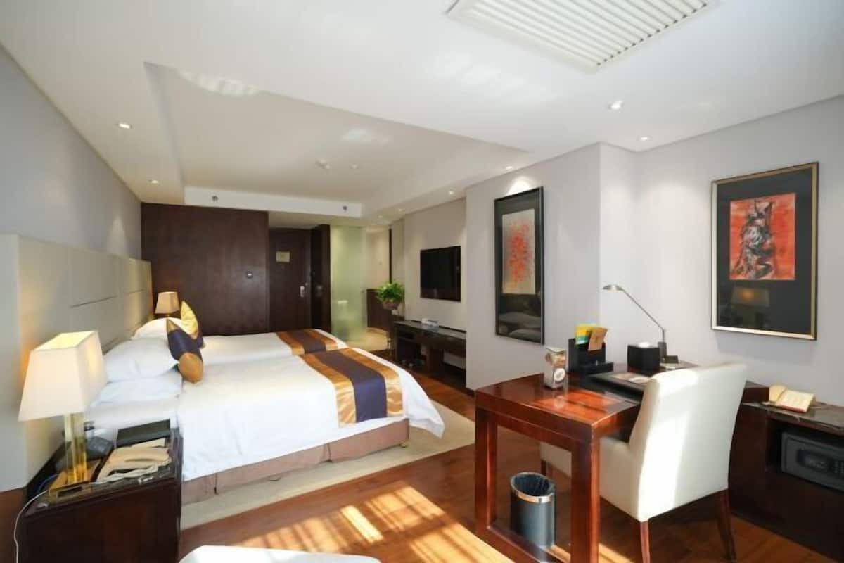 1 bedroom, in-room safe, desk, laptop workspace
