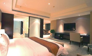 Caja de seguridad en la habitación y escritorio