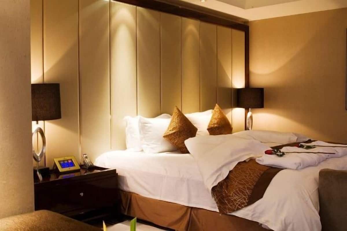 1 bedroom, in-room safe, desk, laptop workspace