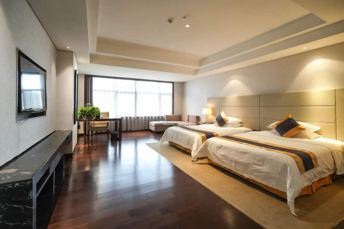 1 bedroom, in-room safe, desk, laptop workspace