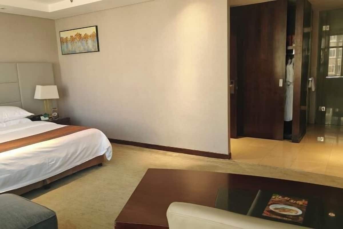 1 bedroom, in-room safe, desk, laptop workspace