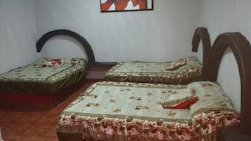 經典三人房 | 筆電工作空間、免費無線上網