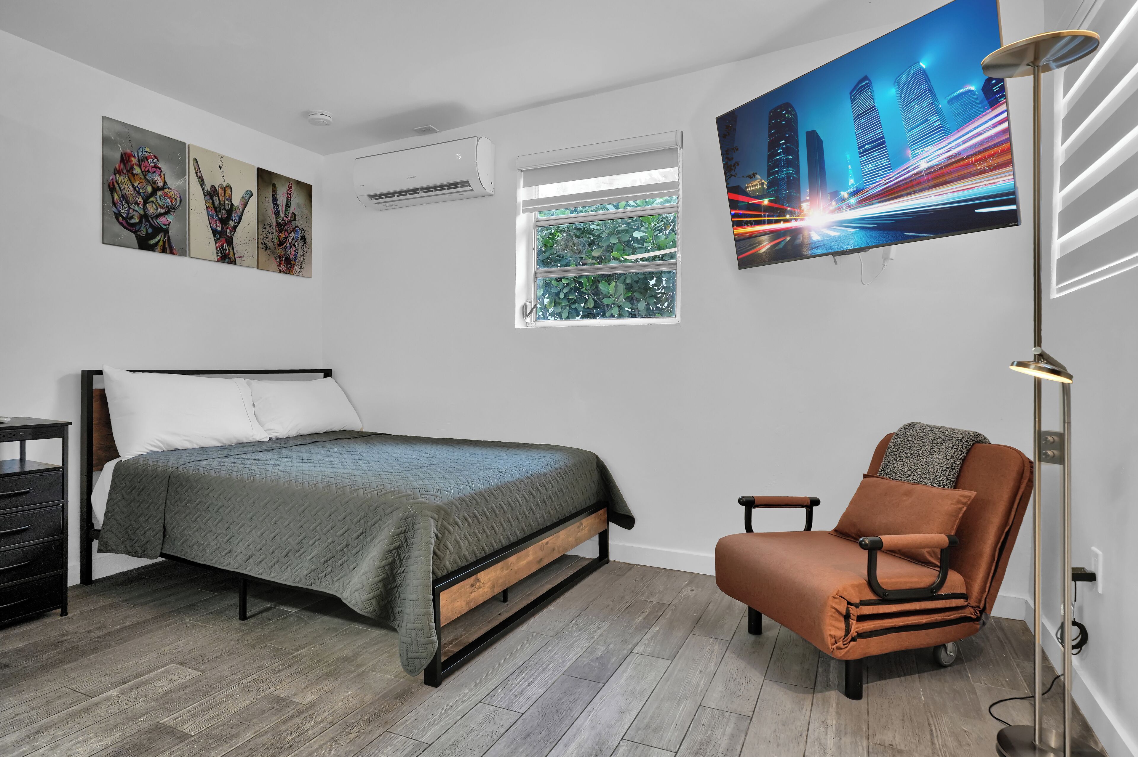 1 habitación, tabla de planchar con plancha, wifi y ropa de cama 