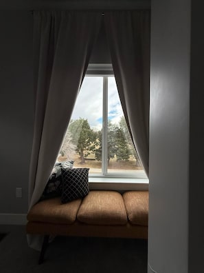 Interior - Mountain Haven Townhome in Denver. W/keyless entry. Pet Friendly. (Denver)