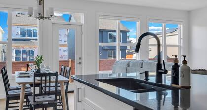 Luxury 3BDR large House-4 mins to Seton Hospital-Parking / Pet Free