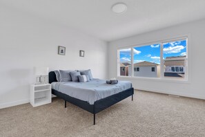 3 soveværelser, skrivebord, strygejern/strygebræt, weekendseng