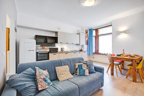 TV - Riva Nest, Riva del Garda, Italy (Riva del Garda)
