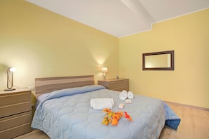 1 bedroom, free WiFi, bed sheets