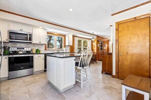 Fridge, microwave, oven, stovetop - Beachfront, Just steps and you're on the beach! (Saco)