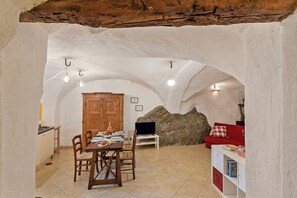 Interior - La Casetta Del Borgo, Usseaux, Italy (Usseaux)