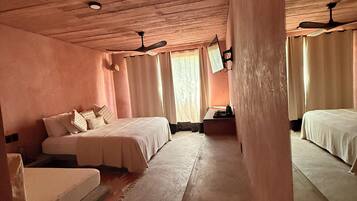 Deluxe-Dreibettzimmer, 1 Schlafzimmer, eingeschränkter Meerblick | Minibar, Zimmersafe, kostenloses WLAN, Bettwäsche