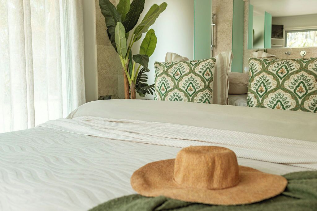 5 bedrooms, desk, iron/ironing board, travel crib