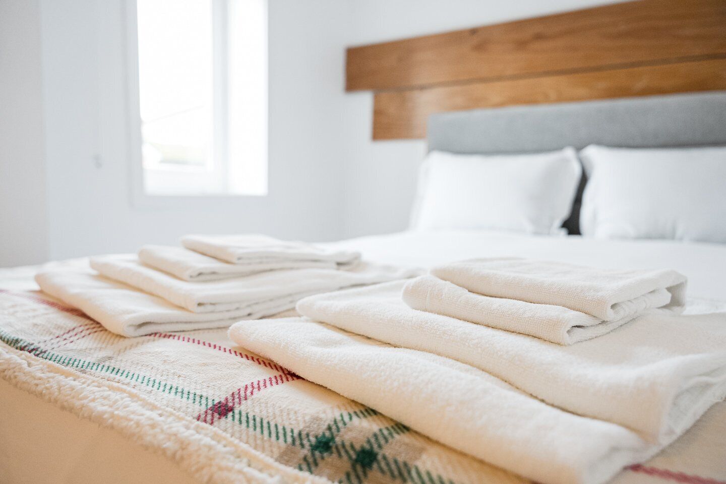 2 slaapkamers, een strijkplank/strijkijzer, internet, beddengoed