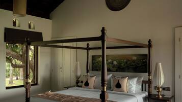 Phòng Suite Superior, 1 phòng ngủ, quang cảnh vườn | 1 phòng ngủ, két bảo mật tại phòng, bàn