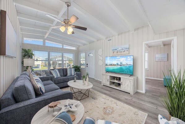 Smart TV, books, stereo