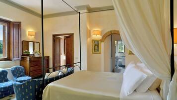 9 bedrooms, iron/ironing board, WiFi