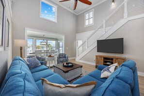 Smart-TV, Tischfußball, Bücher