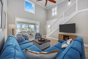 Téléviseur connecté, table de baby-foot, livres