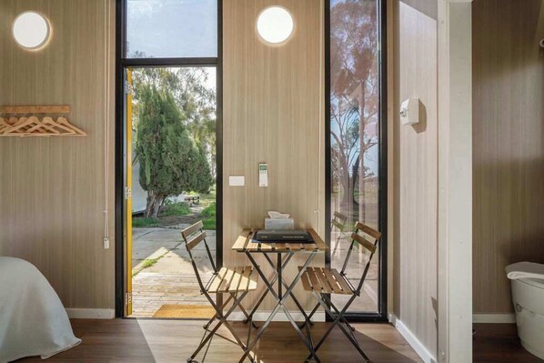 1 sovrum och sängkläder