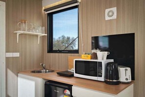 Fridge, microwave, stovetop, toaster