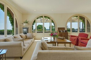 TV, fireplace, ping pong - Villa Il Posto - Castellina Marittima, Pisa (Castellina Marittima)