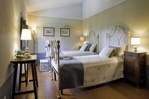 6 chambres, fer et planche à repasser, Wi-Fi, draps fournis